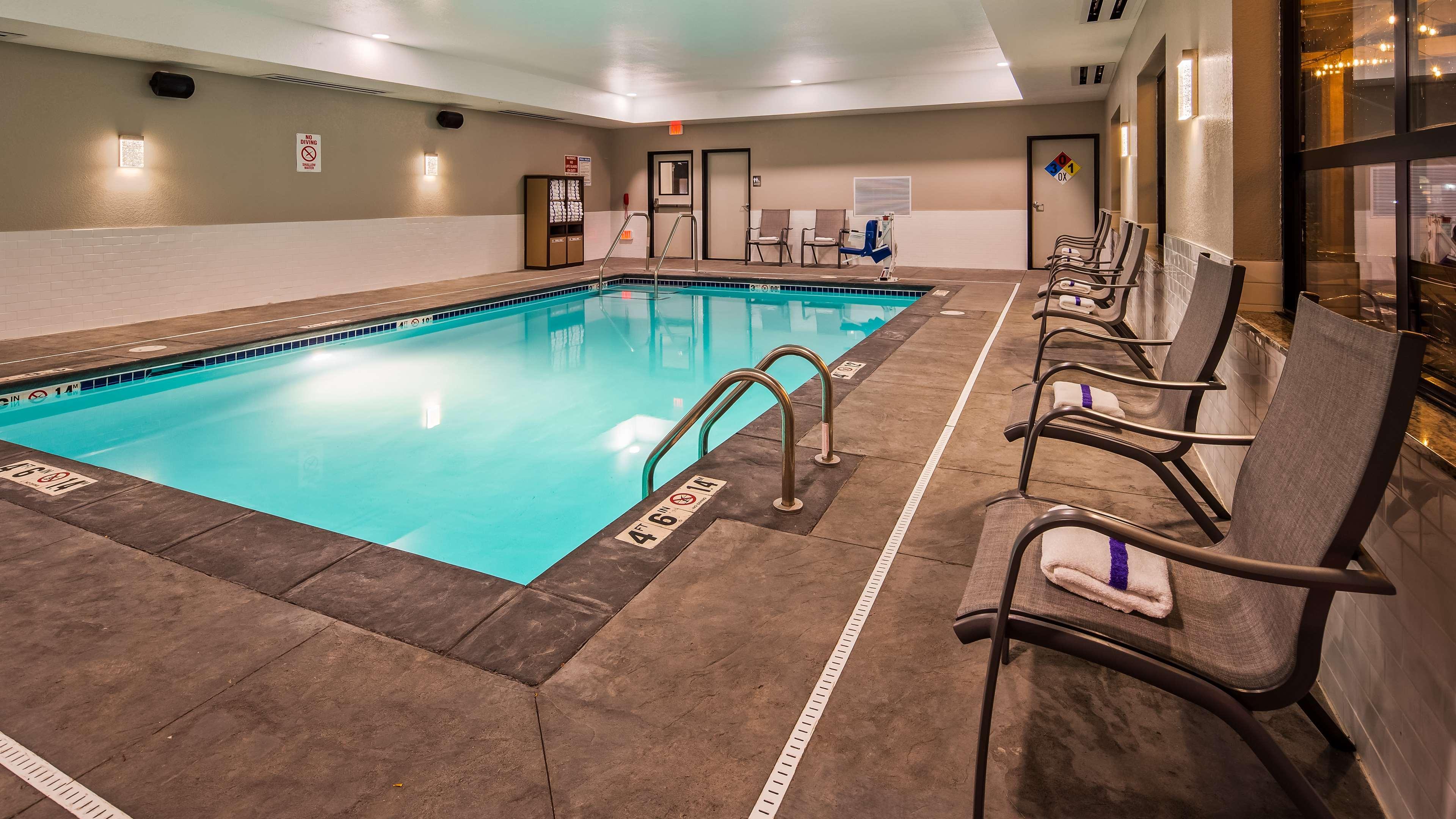 Best Western Plus Okotoks Inn & Suites Exterior foto