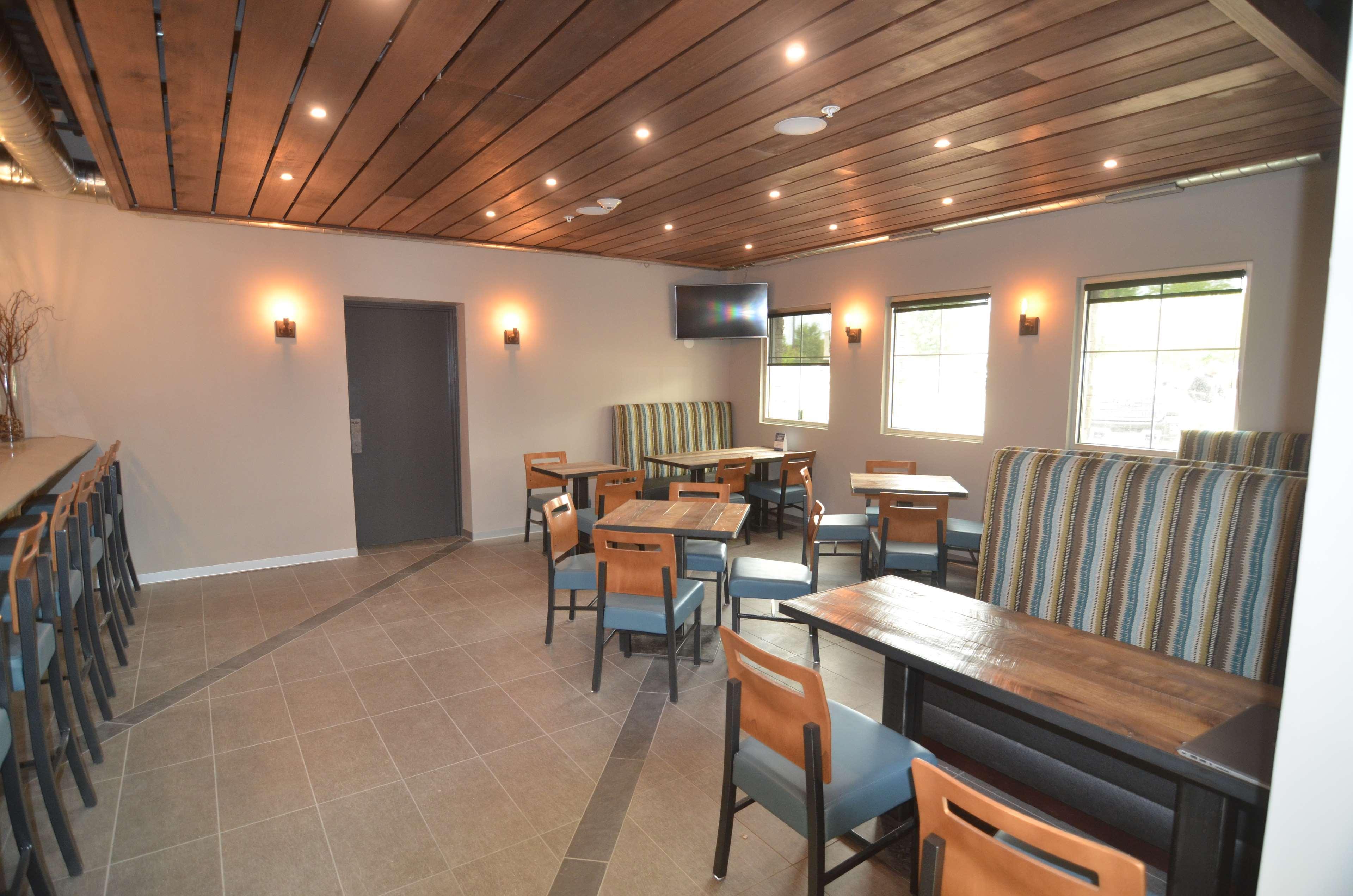 Best Western Plus Okotoks Inn & Suites Exterior foto